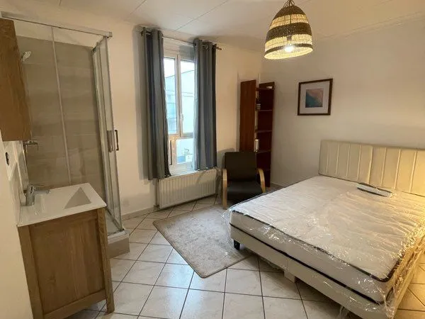 Chambre avec salle de bain privative 