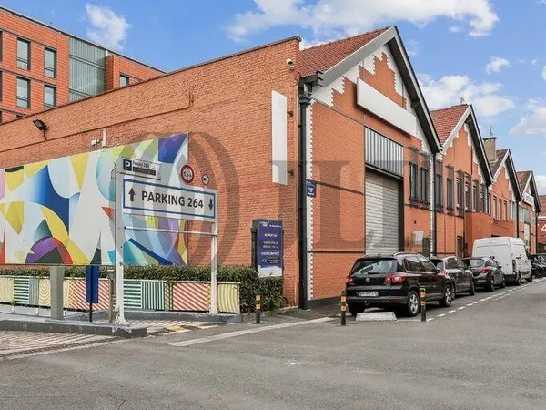 Local d'activité 743 m² 