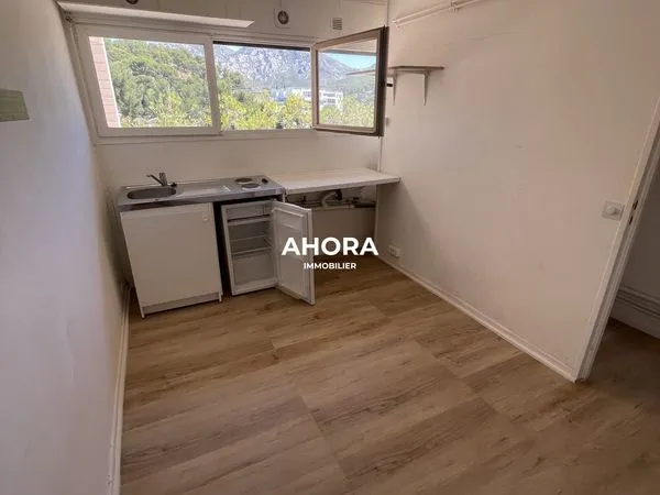 Studio 1 pièce 14 m² 