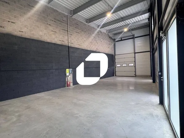 Local d'activité 107 m² 