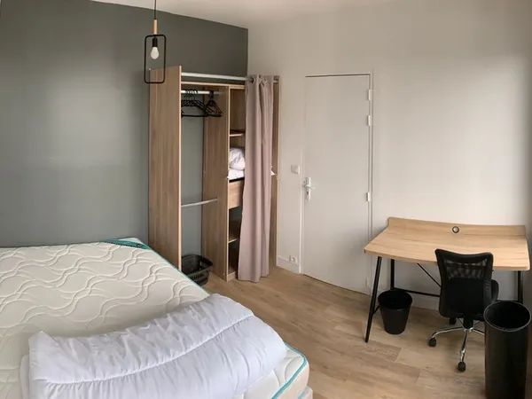 Chambre garçon TOUT inclus dans coloc mixte , de 4 étudiants, centre ville 