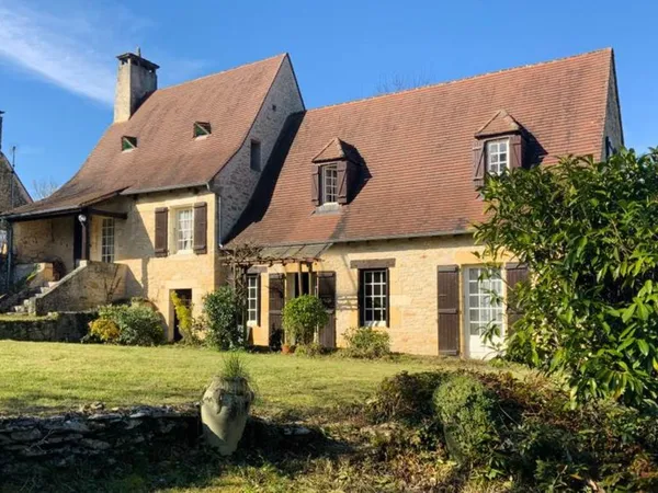 Maison en pierre de 4 pièces principales 