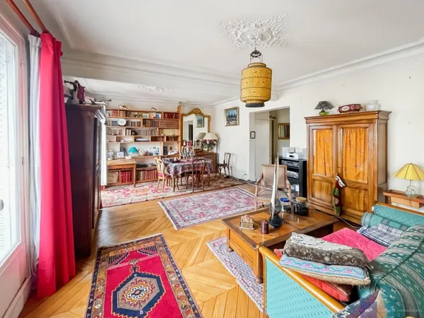 VENTE Haussmannien traversant de 66 m² avec balcon filant 