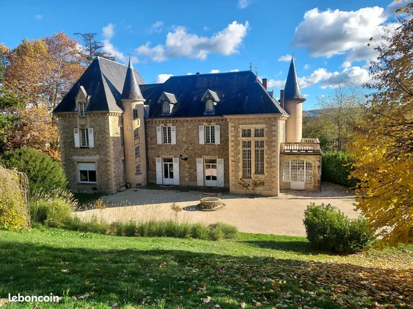 CHATEAU XIXe sur 2 hectares 