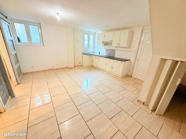 Appartement F2 en rez de chaussée dispo de suite 