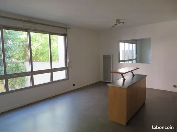 Studio 1 pièce 30 m² 