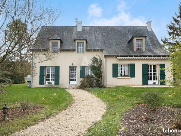 Propriété 8 pièces 148 m² 