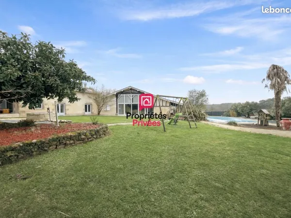 Maison 8 pièces 273 m² 