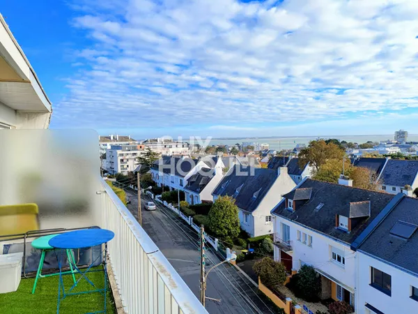 SAINT NAZAIRE, T2 rénové au dernier étage avec balcon vue mer 