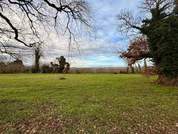Terrain 1900 m² 