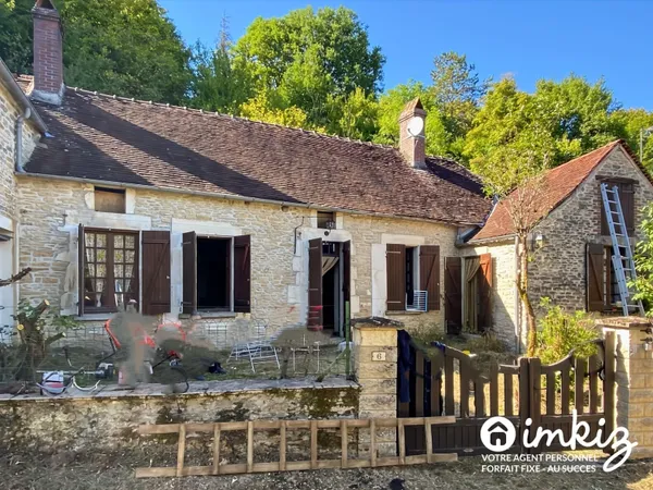 Maison 2 pièces avec jardin, garage, cave voutée. 