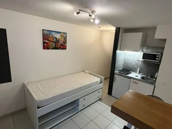 Studio Grenoble calme avec balcon 