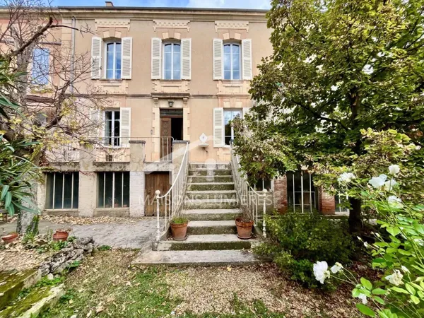 Maison 11 pièces 370 m² 