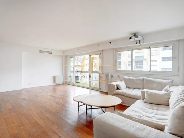 PARIS XVe Lourmel ÉLÉGANT 4 PIÈCES AVEC BALCON, PARKING 