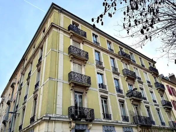 Appartement 3 pièces 79 m² 