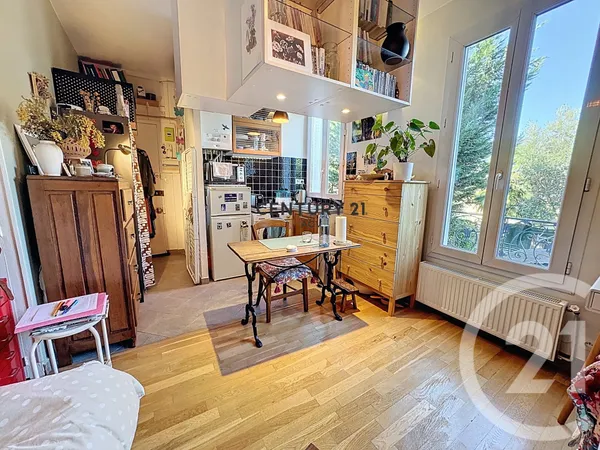Studio 1 pièce 20 m² 