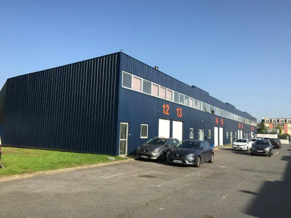 Local d'activité 1116 m² 