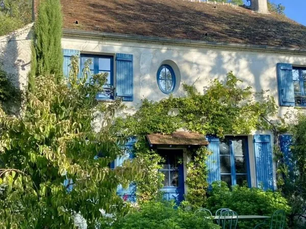 Maison briarde avec son petit parc et son verger 