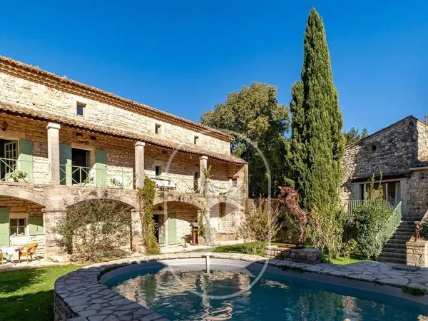 Maison 10 pièces 443 m² 