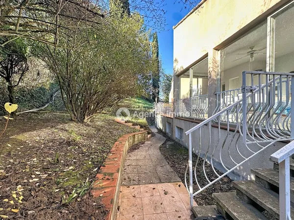 Haut de villa avec jardin 