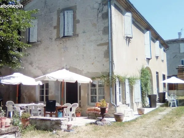Grande maison meublée de 300m2 