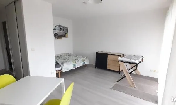 Studio 1 pièce 27 m² 