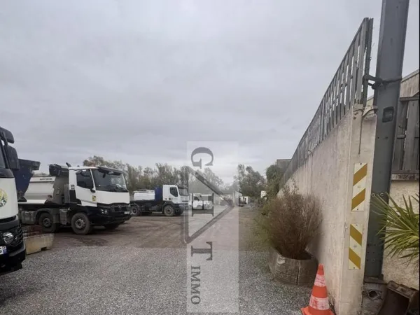 ENTREPOT 620 m² / TERRAIN 3900 m² A VENDRE PENCHARD 