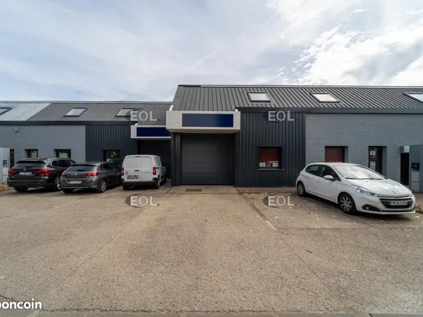 Local d'activité 217 m² 