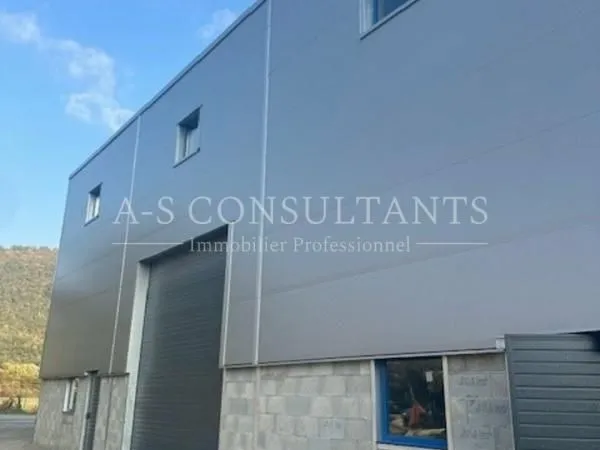 Local d'activité 115 m² 