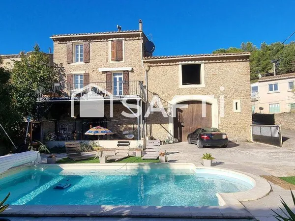 Maison 7 pièces 240 m² 