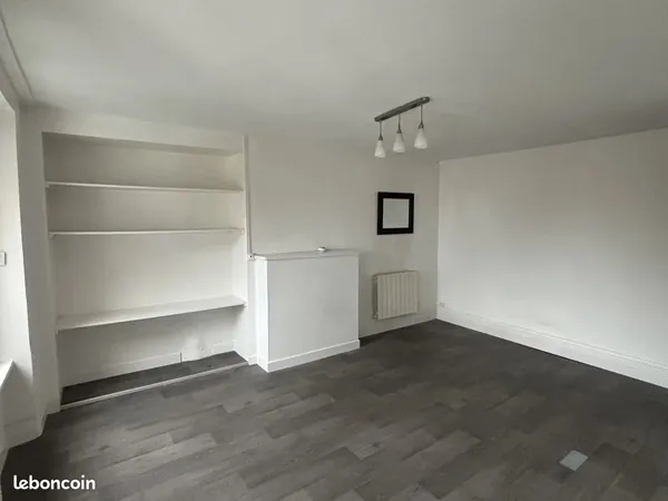 Studio 1 pièce 27 m² 