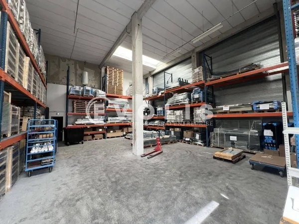 Local d'activité 360 m² 