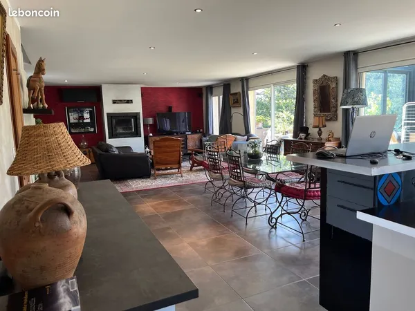 Maison. 7 pièces. 168 m2 