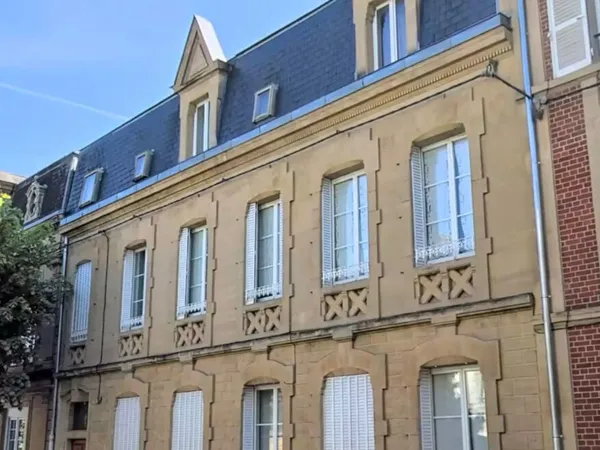 Maison de Maître de 496 m2 SH sur 1084 m2 de parc et garage en Hyper centre ville 
