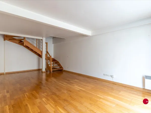 Appt T3 duplex avec terrasse et place de parking 