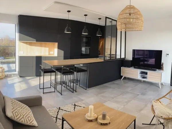 5 PIÈCES offrant 126m² de surface privative / Parking 