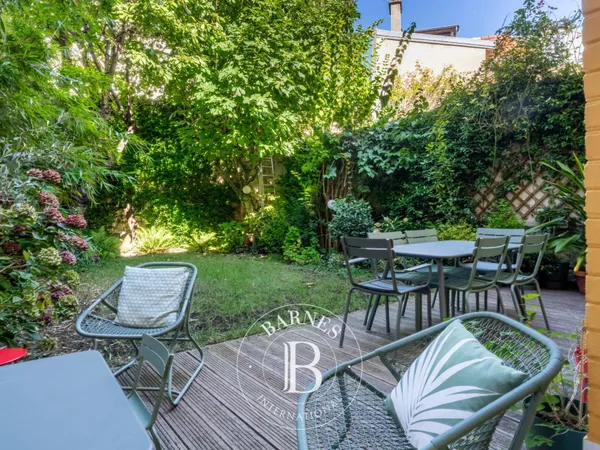 Vente confidentielle - La Campagne à Paris - Grande maison familiale avec jardin - 3/5 chambres. 