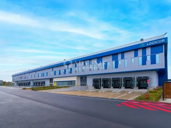Entrepôt 6819 m² 