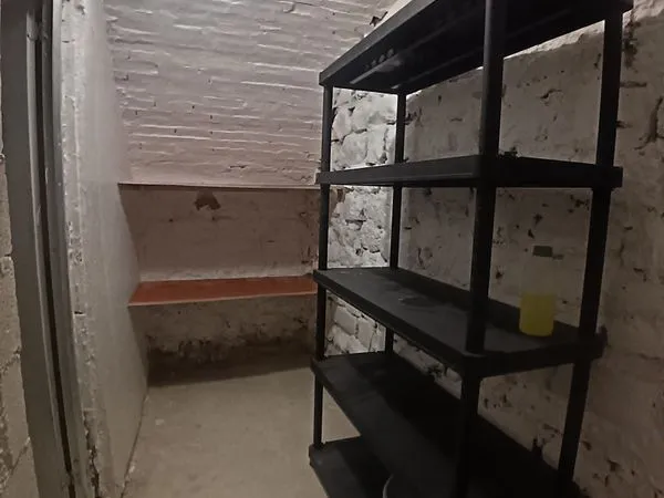 Cave saine et sécurisée (idéal stockage) - Environ 6m2 