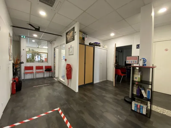 Bureaux - A LOUER - 352 m² non divisibles 