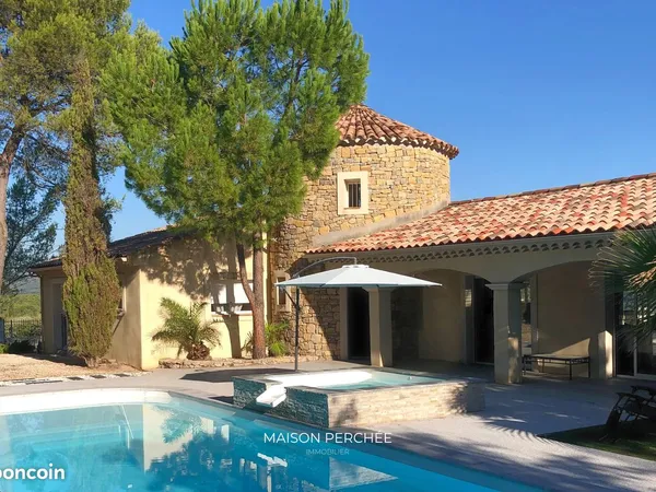 Villa 7 pièces 196 m² 