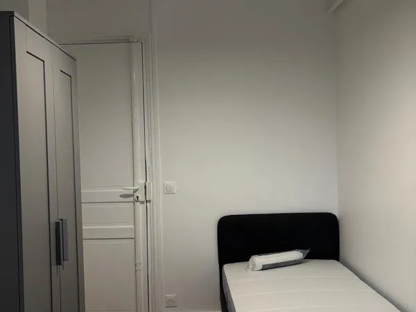 Chambre refait à neuf Paris 17 eme 