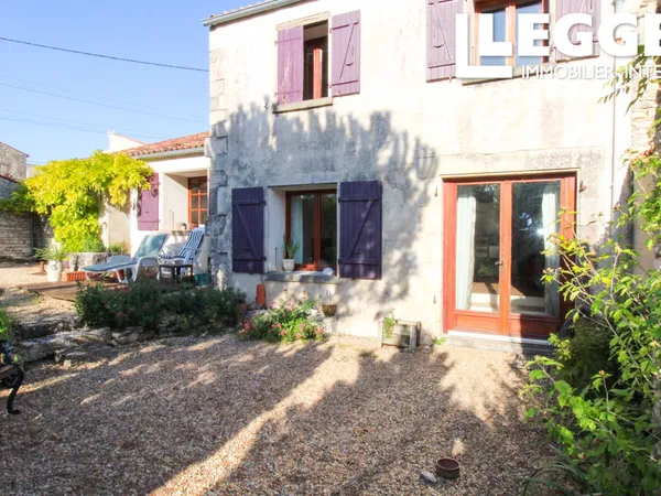 Jolie maison de village, 4 chambres, garage, jardin 4km d'Aulany (magasins, cafés et marché 