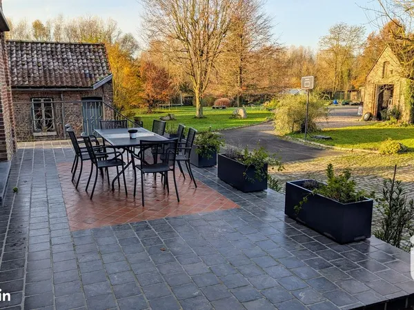 Propriété 15 pièces 296 m² 