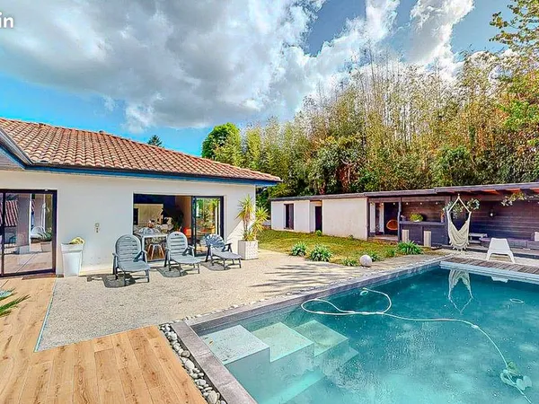Maison 6 pièces 230 m² 