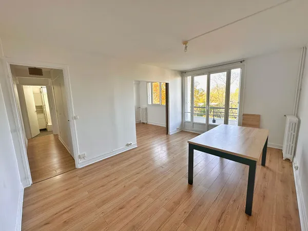 NANTERRE - PROCHE DE LA PLACE DE LA BOULE 