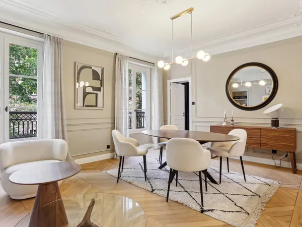 La Campagne à Paris - Champs Elysées - Appartement refait à neuf et climatisé - Rare à la vente 