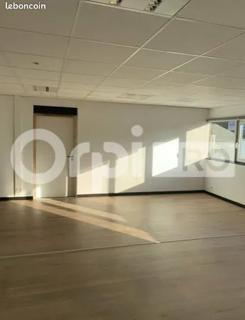 Bureau 96 m² 