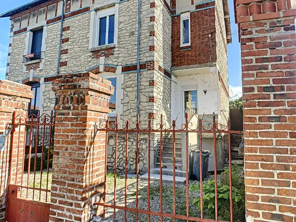 SAINT ERME - Maison de charme en pierre avec jardin et dépendances 