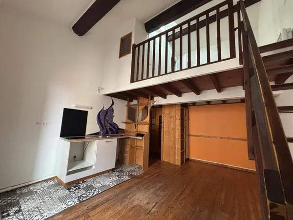 Studio 1 pièce 33 m² 